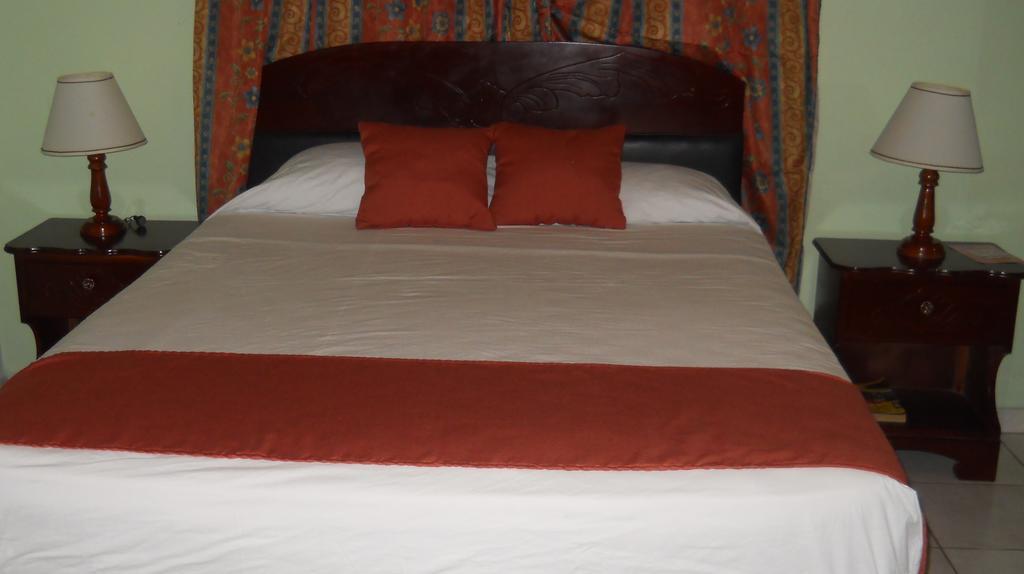 Tropical Court Inn New Кінгстон Номер фото