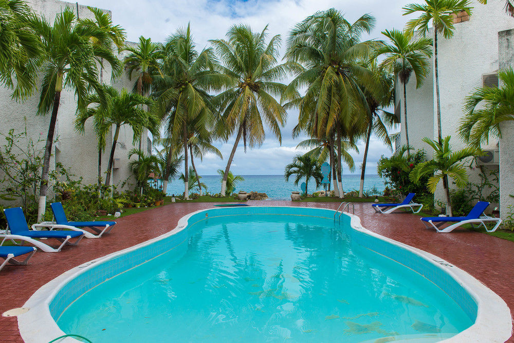 Tropical Court Inn New Кінгстон Екстер'єр фото