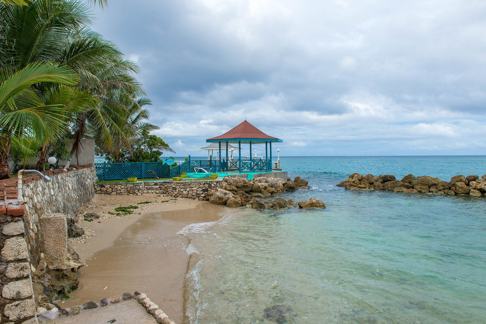 Tropical Court Inn New Кінгстон Екстер'єр фото