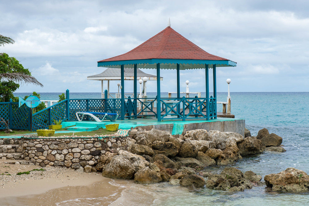 Tropical Court Inn New Кінгстон Екстер'єр фото